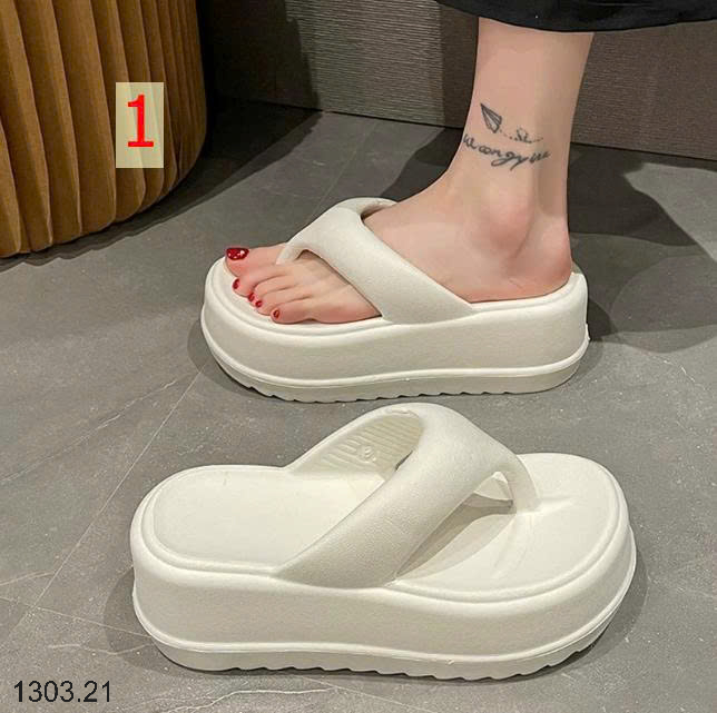 26HA1303.21 - TÔNG NỮ ĐI BIỂN