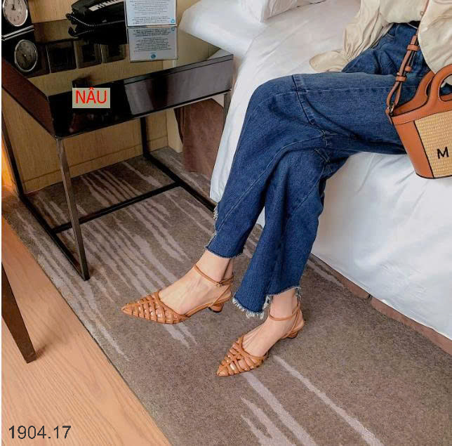 26HA1904.17 - SANDAL MŨI NHỌN ĐAN DÂY KIỂU PHÁP