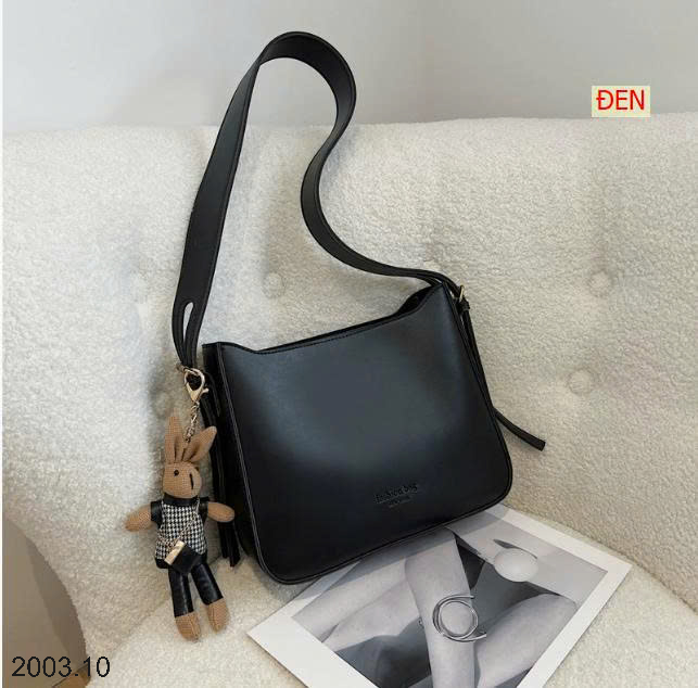 26HA2003.10 - TÚI XÁCH DA MỀN KÈM MÓC GẤU