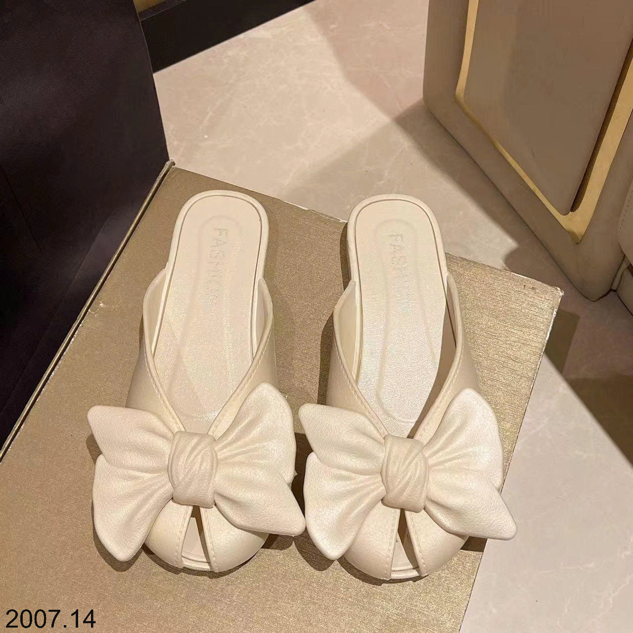 26HA2007.14 - SỤC NƠ NHỰA CHO NỮ