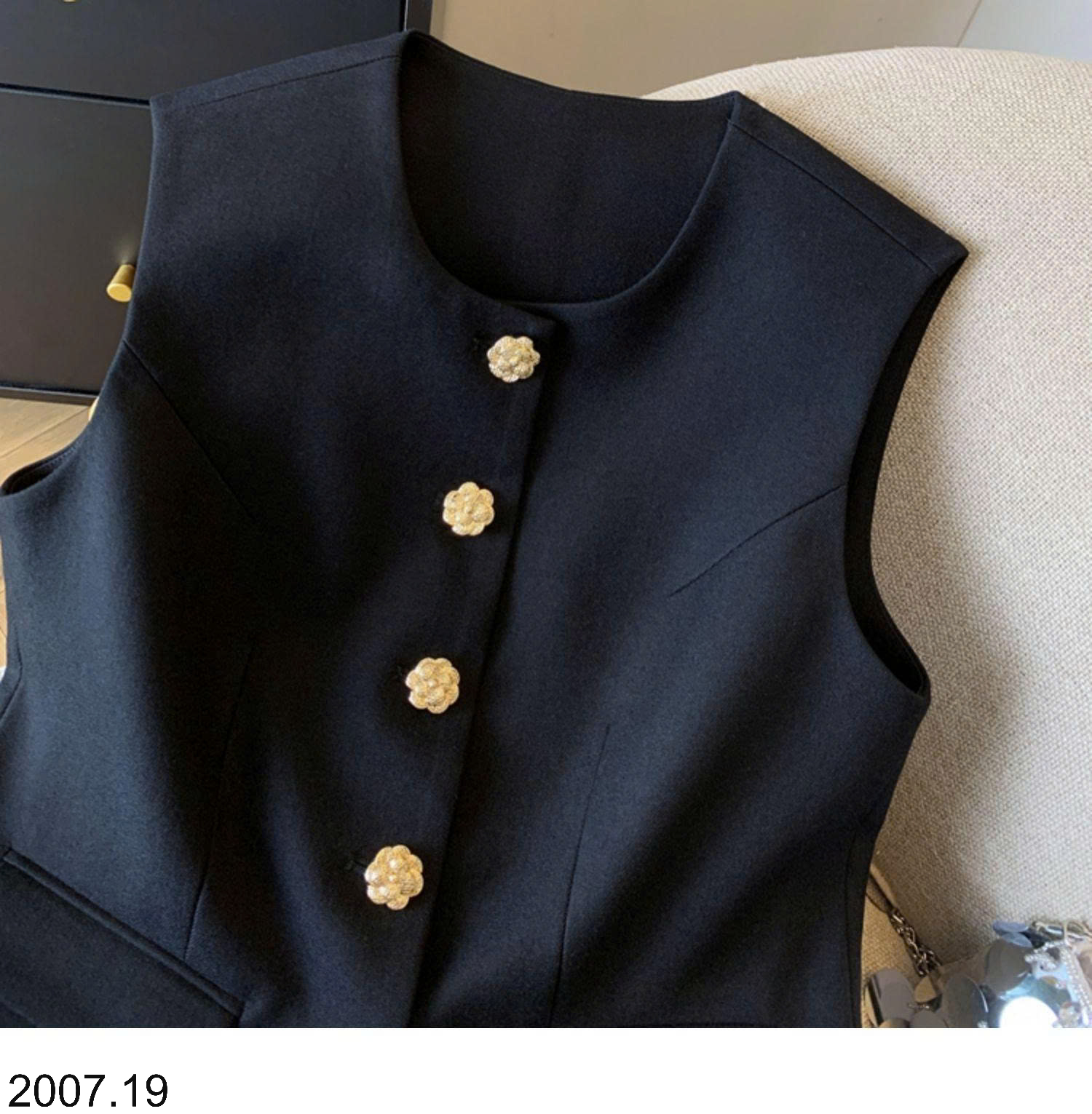 26HA2007.19 - ÁO VEST ĐEN SÁT NÁCH CHO NỮ