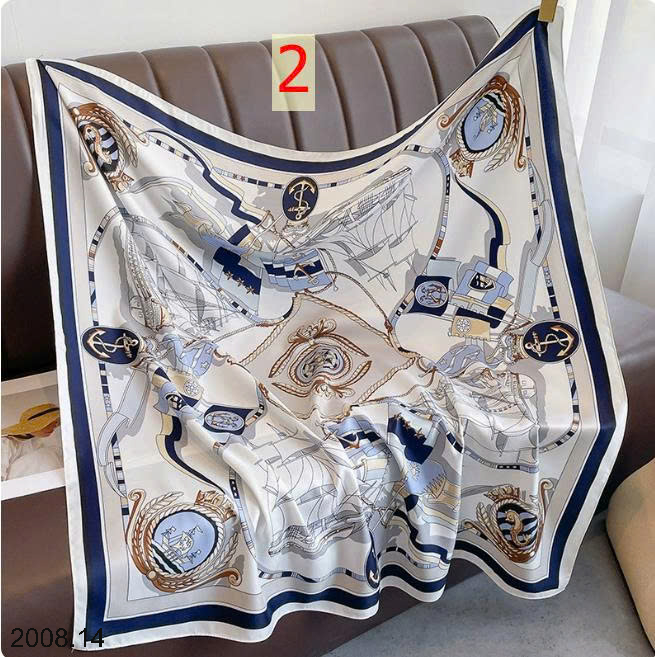 26HA2008.14 - SET 2 KHĂN LỤA VUÔNG QUÀNG CỔ