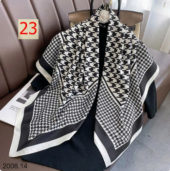 26HA2008.14 - SET 2 KHĂN LỤA VUÔNG QUÀNG CỔ