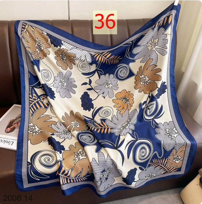 26HA2008.14 - SET 2 KHĂN LỤA VUÔNG QUÀNG CỔ