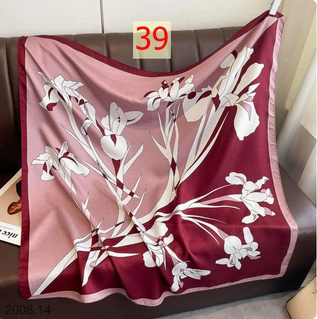 26HA2008.14 - SET 2 KHĂN LỤA VUÔNG QUÀNG CỔ