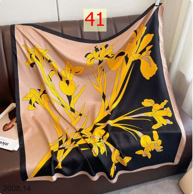 26HA2008.14 - SET 2 KHĂN LỤA VUÔNG QUÀNG CỔ