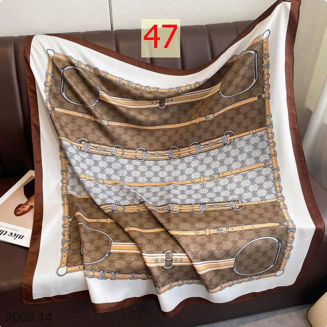26HA2008.14 - SET 2 KHĂN LỤA VUÔNG QUÀNG CỔ