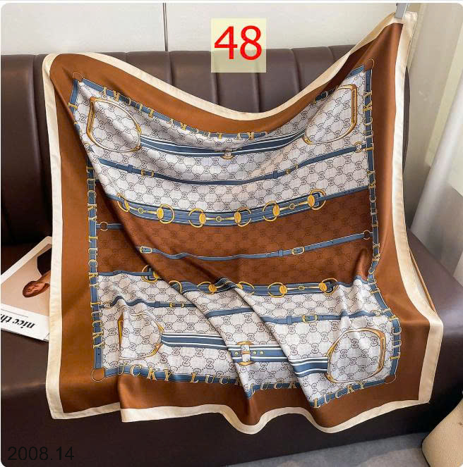 26HA2008.14 - SET 2 KHĂN LỤA VUÔNG QUÀNG CỔ