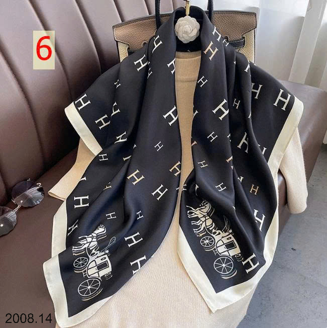 26HA2008.14 - SET 2 KHĂN LỤA VUÔNG QUÀNG CỔ