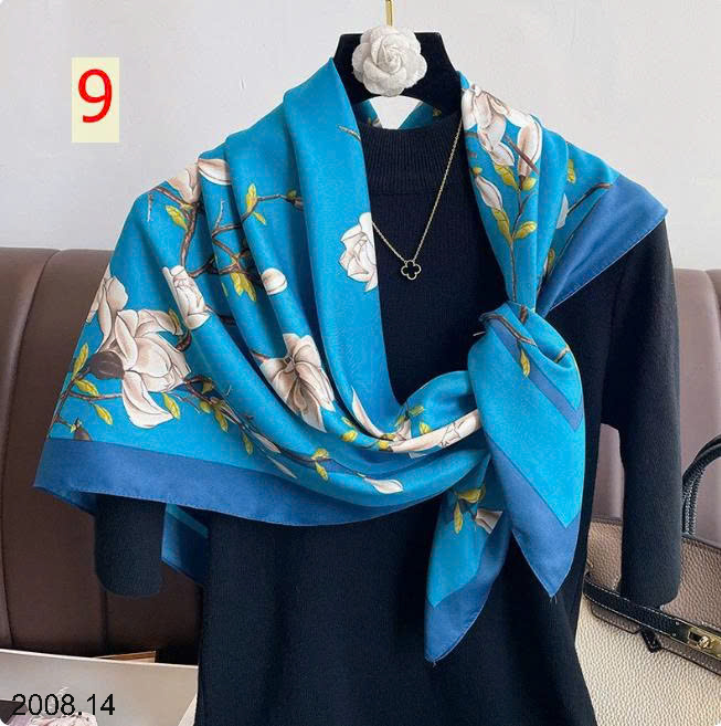 26HA2008.14 - SET 2 KHĂN LỤA VUÔNG QUÀNG CỔ