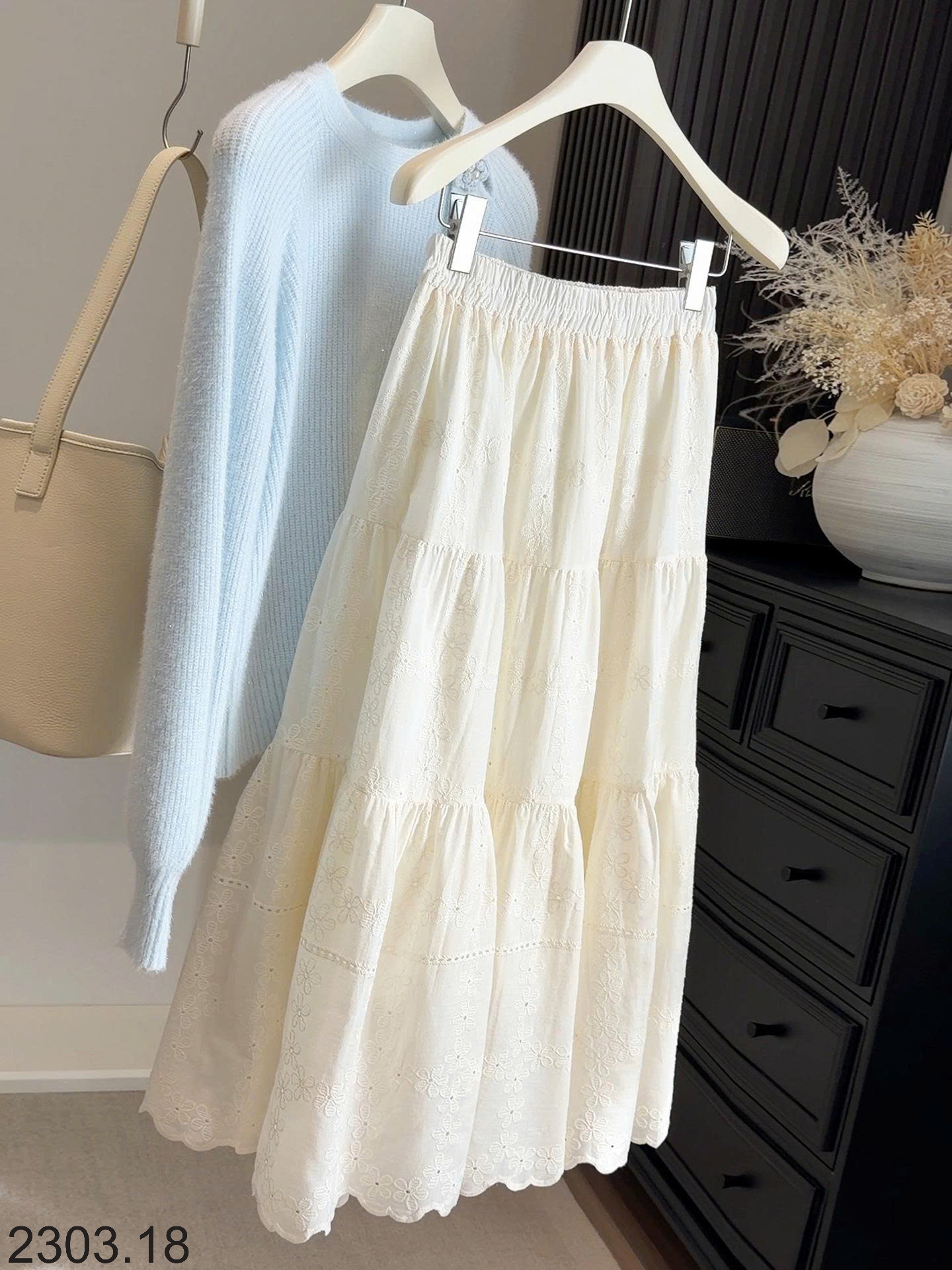 26HA2303.18 - CHÂN VÁY MIDI TRẮNG THÊU JACQUARD KIỂU PHÁP ANNA