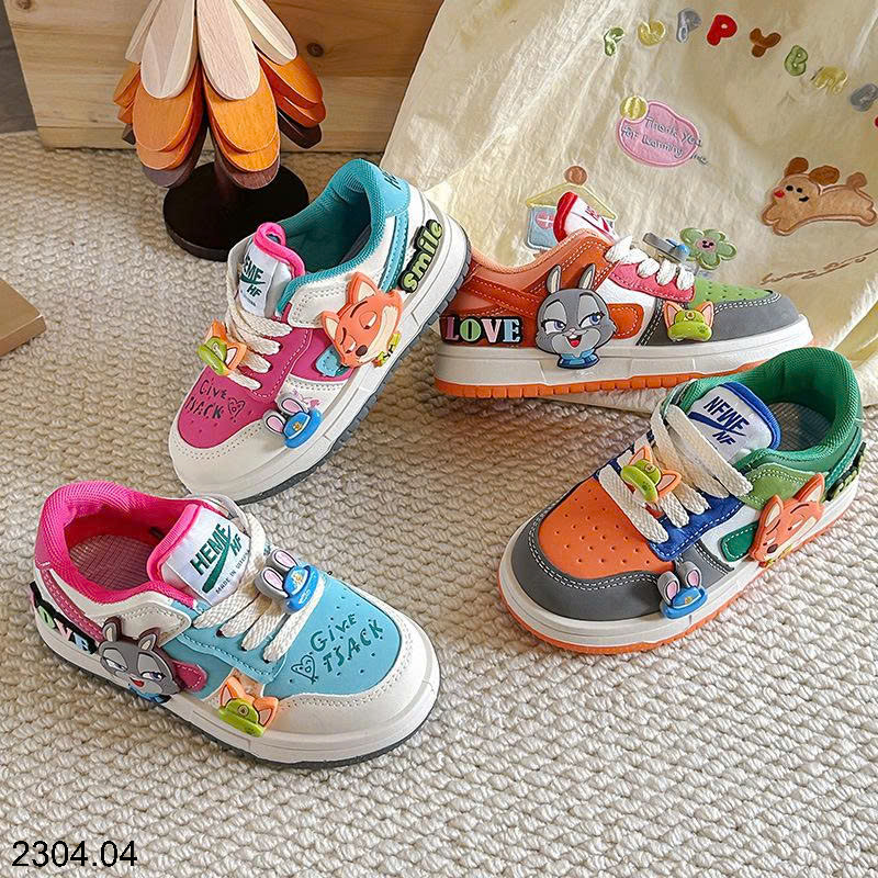 26HA2304.04 - GIÀY THỂ THAO GẮN STICKER ZOOTOPIA