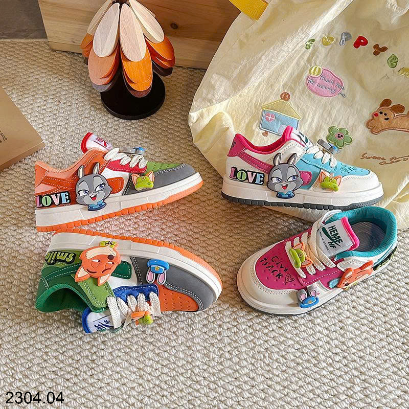 26HA2304.04 - GIÀY THỂ THAO GẮN STICKER ZOOTOPIA