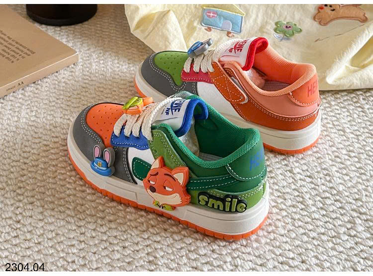 26HA2304.04 - GIÀY THỂ THAO GẮN STICKER ZOOTOPIA