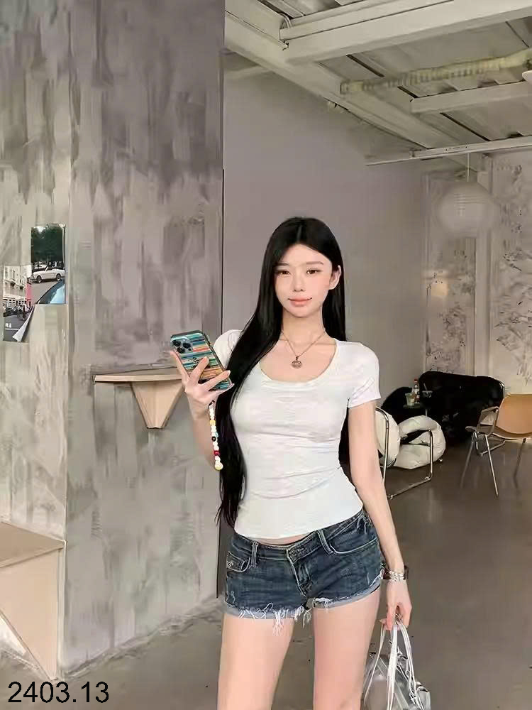 26HA2403.13 - ÁO THUN CỔ U HÃNG MOSESQUEEN