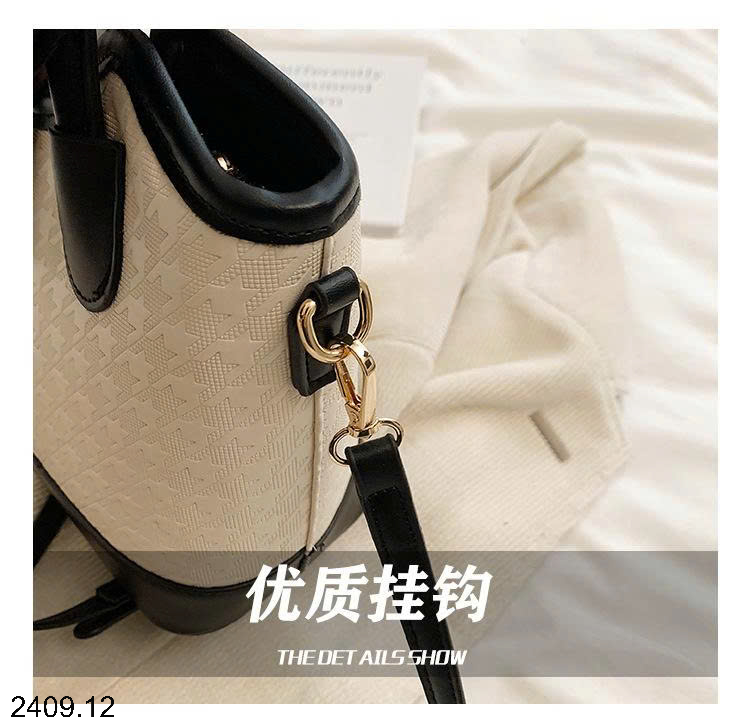 26HA2409.12 - TÚI XÁCH XÔ CẦM TAY THỜI TRANG