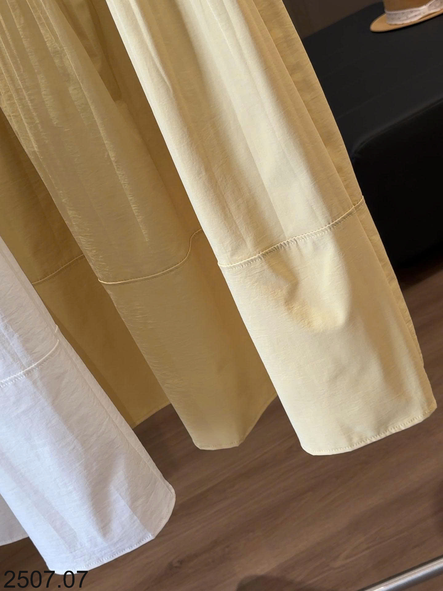 26HA2507.07 - CHÂN VÁY MIDI XẾP LY CẠP CAO