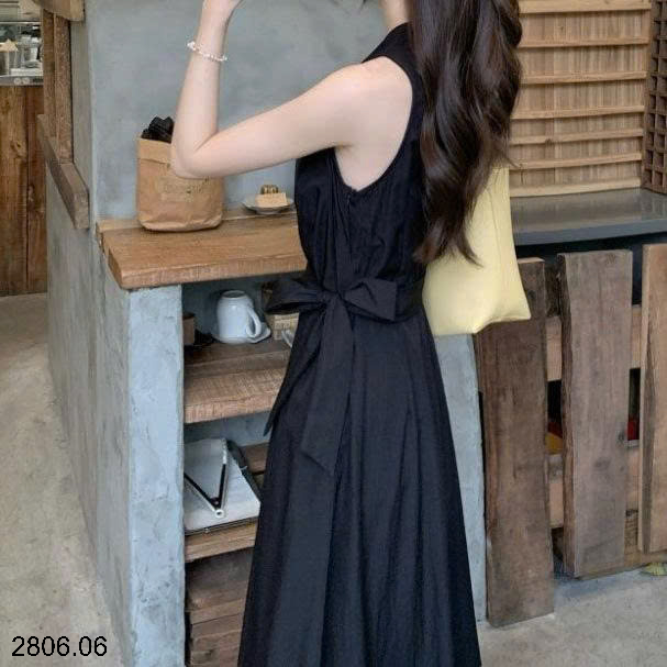 26HA2806.06 - ĐẦM DÀI KO TAY CỔ V