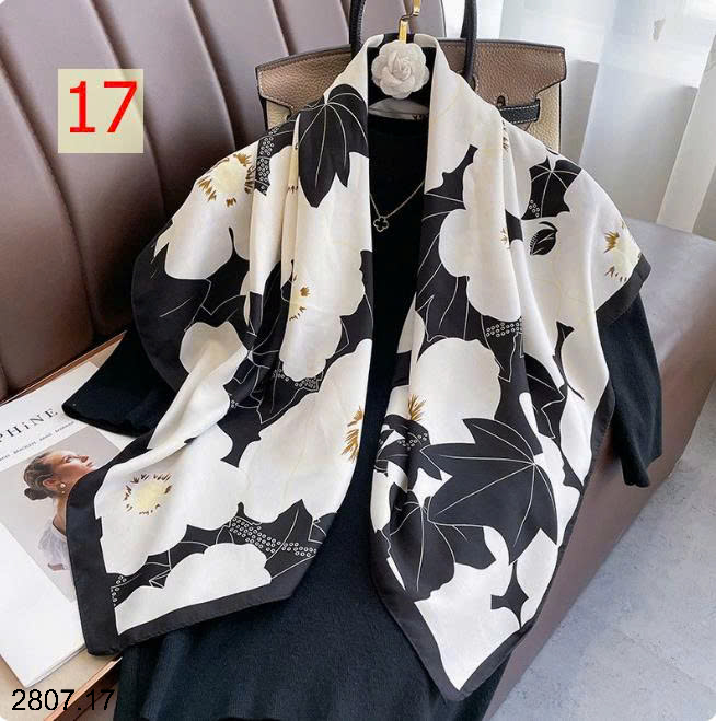 26HA2807.17 - SET 2 KHĂN LỤA VUÔNG QUÀNG CỔ