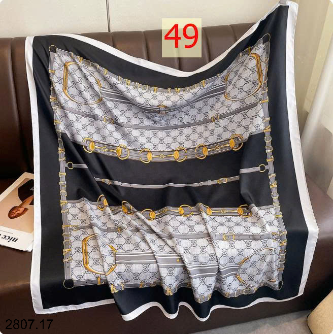 26HA2807.17 - SET 2 KHĂN LỤA VUÔNG QUÀNG CỔ