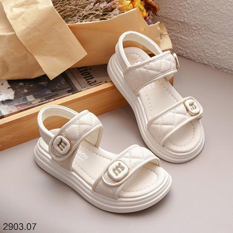 26HA2903.07 - SANDAL QUAI NGANG CHỮ M BÉ GÁI
