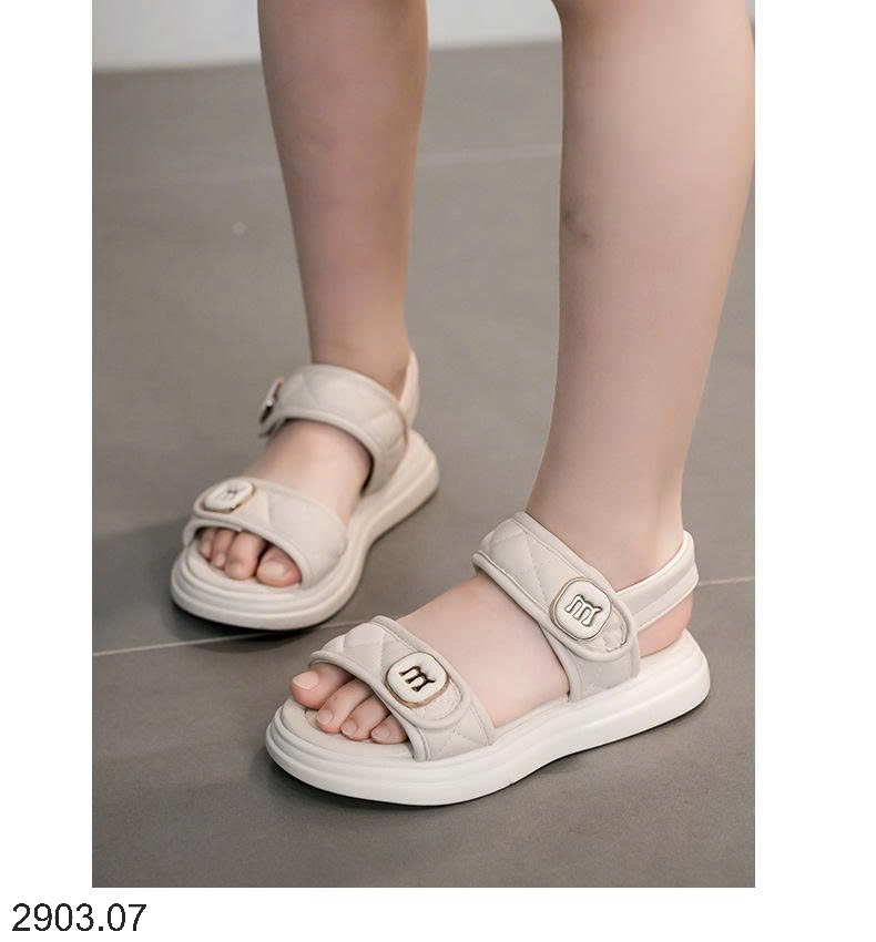 26HA2903.07 - SANDAL QUAI NGANG CHỮ M BÉ GÁI