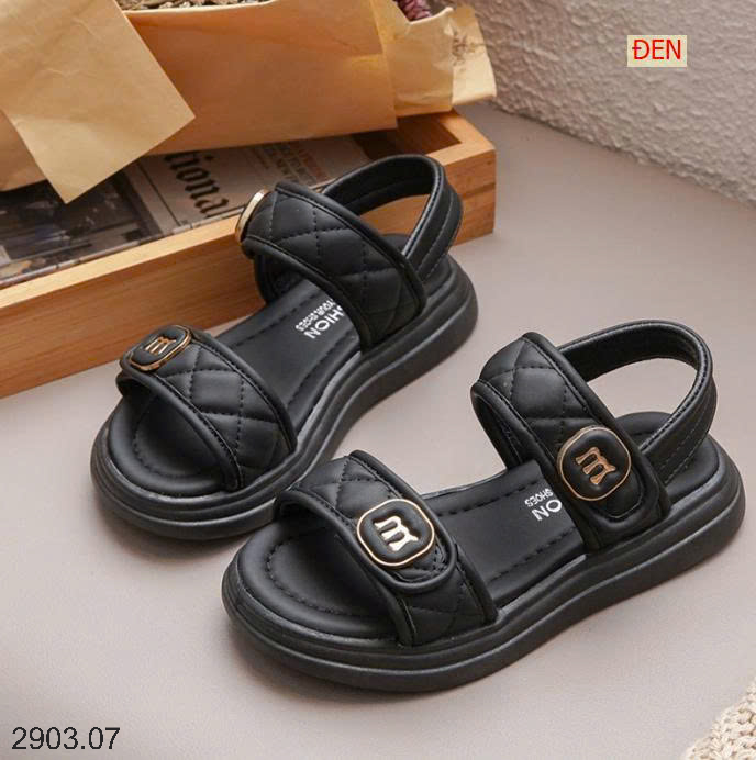26HA2903.07 - SANDAL QUAI NGANG CHỮ M BÉ GÁI