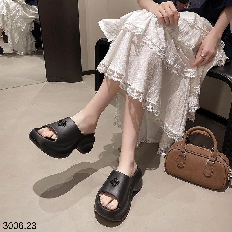 26HA3006.23 - DÉP ĐẾ CAO BÁNH MÌ HỌA TIẾT THỜI TRANG