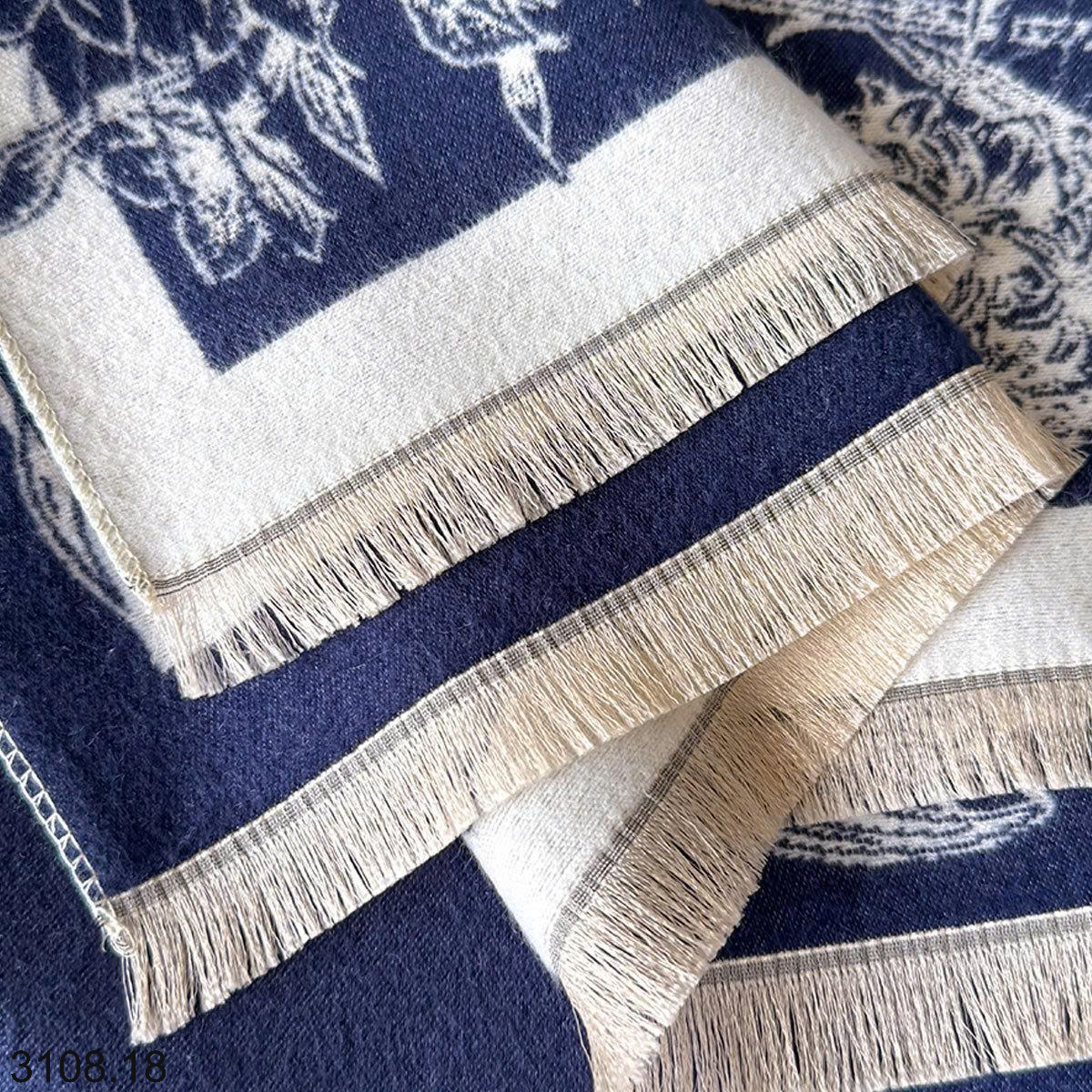 26HA3108.18 - KHĂN CHOÀNG CỔ CASHMERE GIẢ HỌA TIẾT BƯỚM