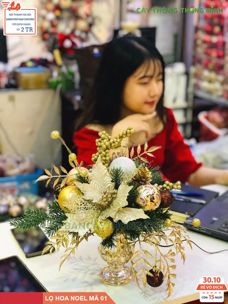 Lọ hoa tình khúc vàng để bàn noel mã 01