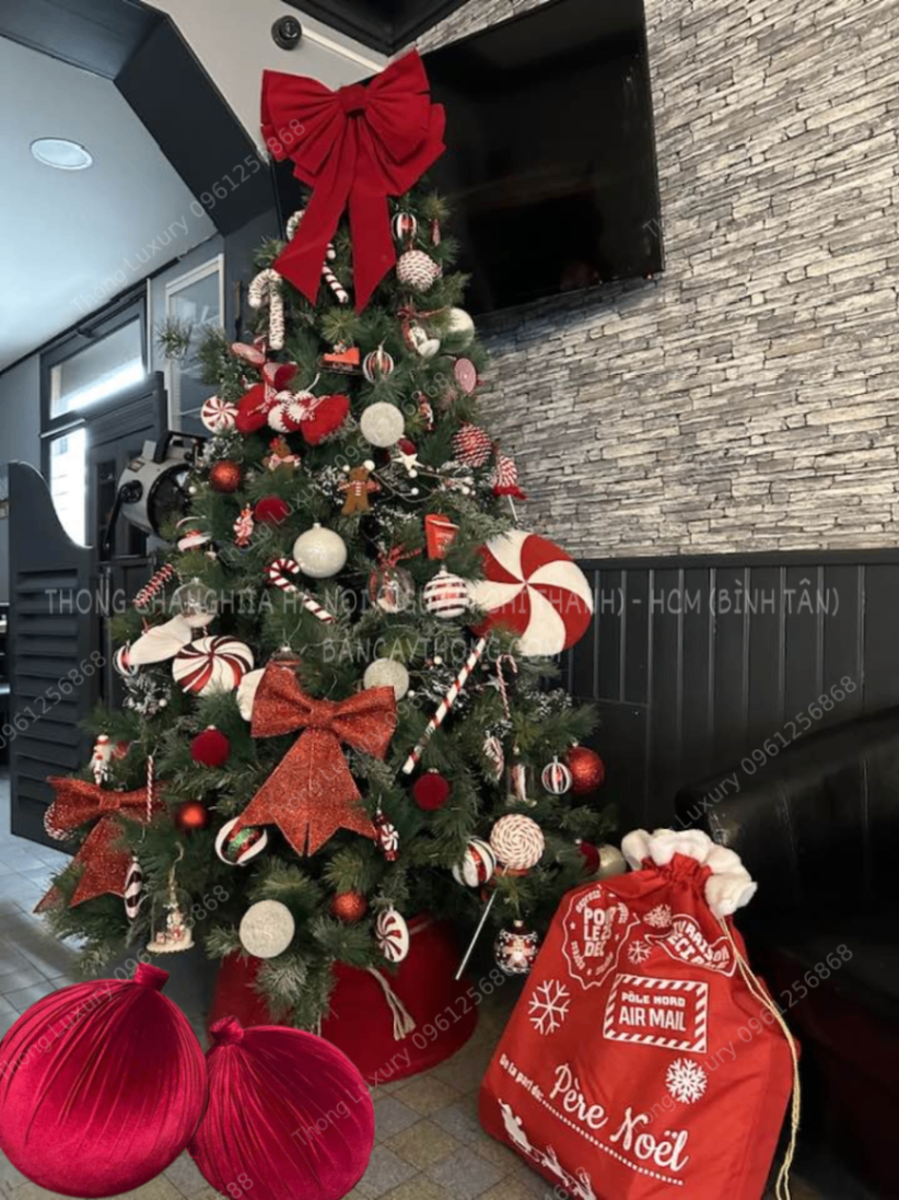 Cây thông noel lá kim mã YHN cao 2m phụ kiện trắng xoắn đỏ nhung