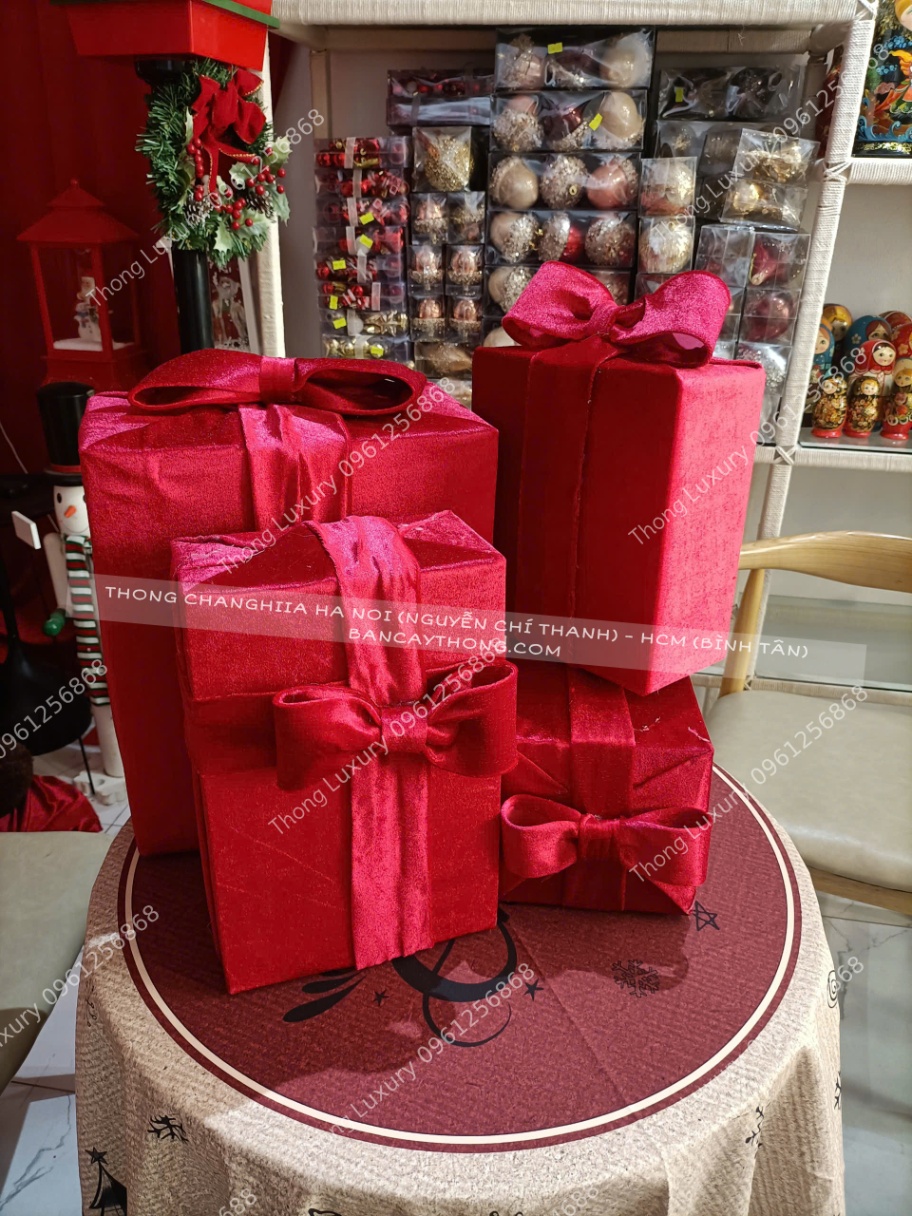 Hộp quà vải nhung đỏ