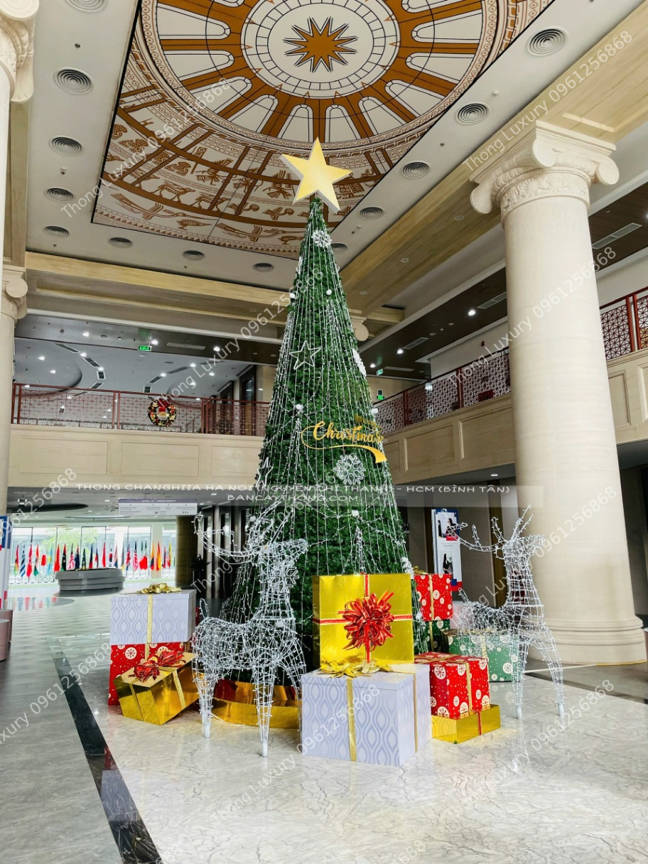 Cây thông noel khung sắt quấn lá thông 6m