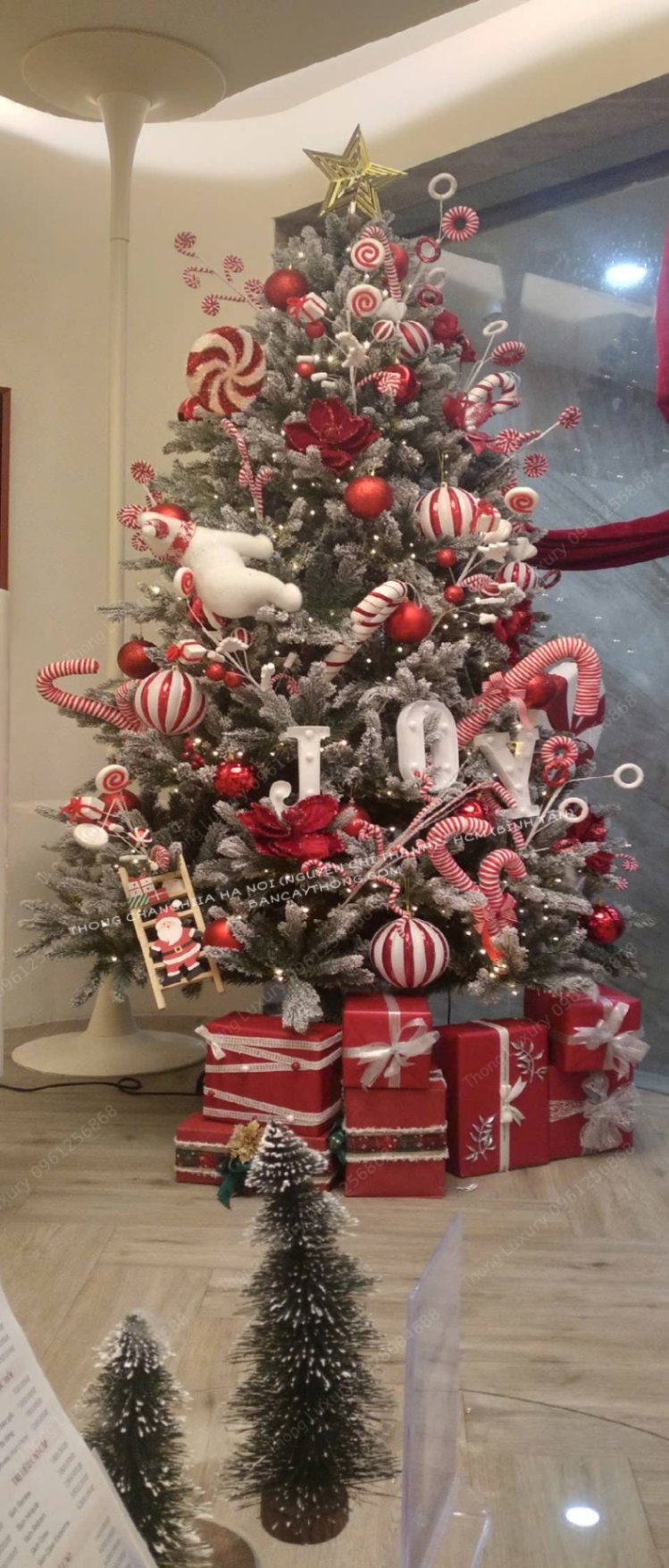 Cây thông noel kẹo xoắn ốc đỏ phủ tuyết 2m