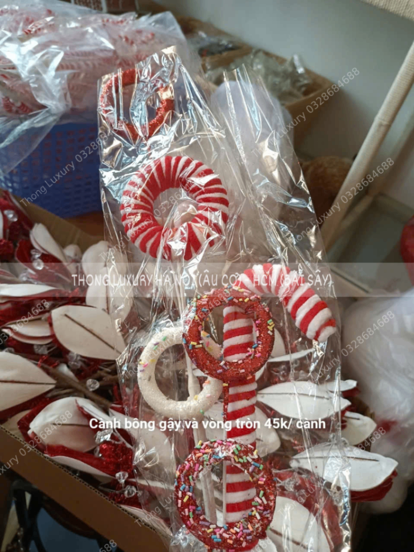 Cành bông và gậy vòng tròn trang trí noel