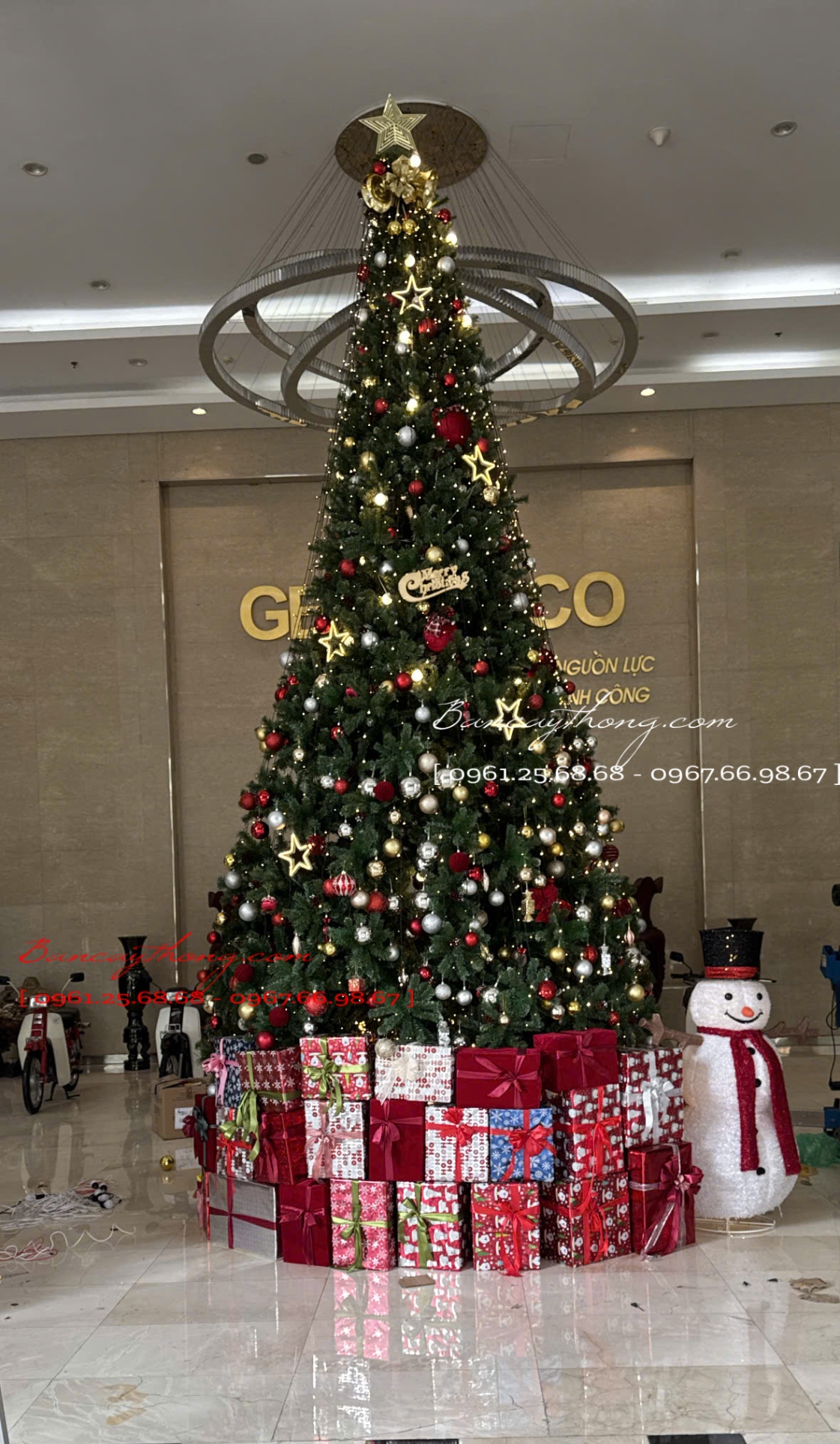 Cây thông noel 6m ghép cành lá kèm phụ kiện và lắp đặt