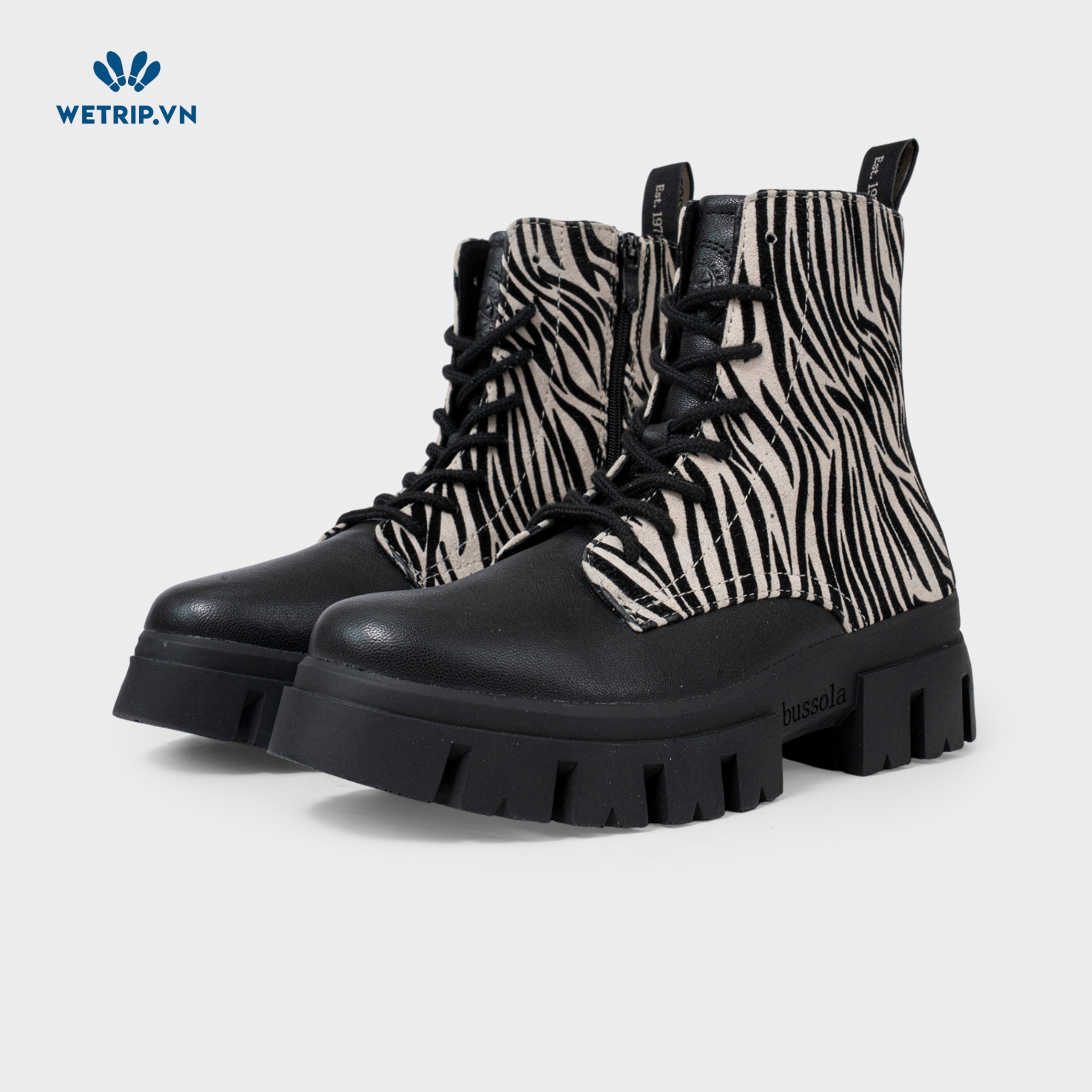 Boots Lửng Đế Bằng Bussola (Da-Đen văn trắng) Mã BL-DB-BSL-105-G