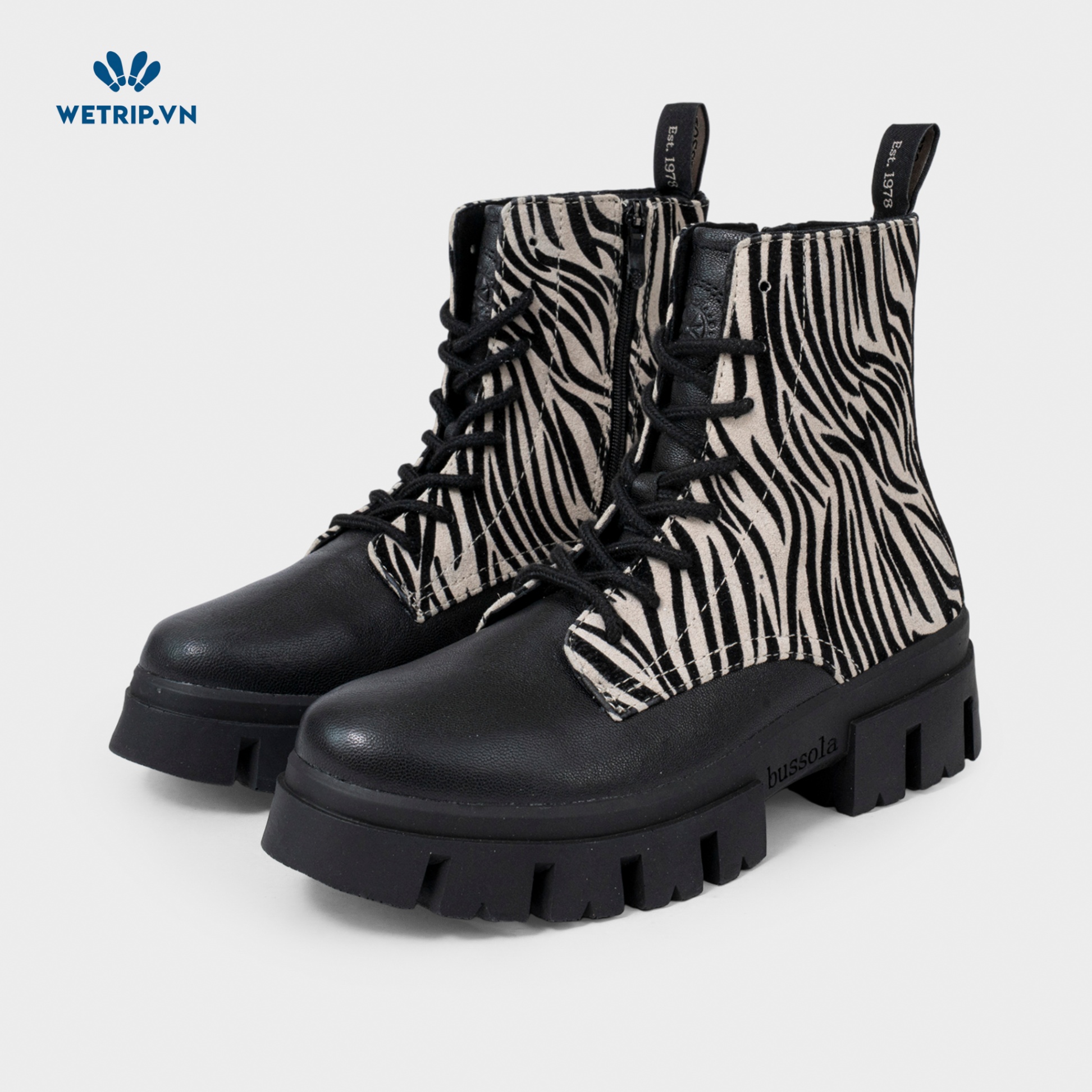 Boots Lửng Đế Bằng Bussola (Da-Đen văn trắng) Mã BL-DB-BSL-105-G