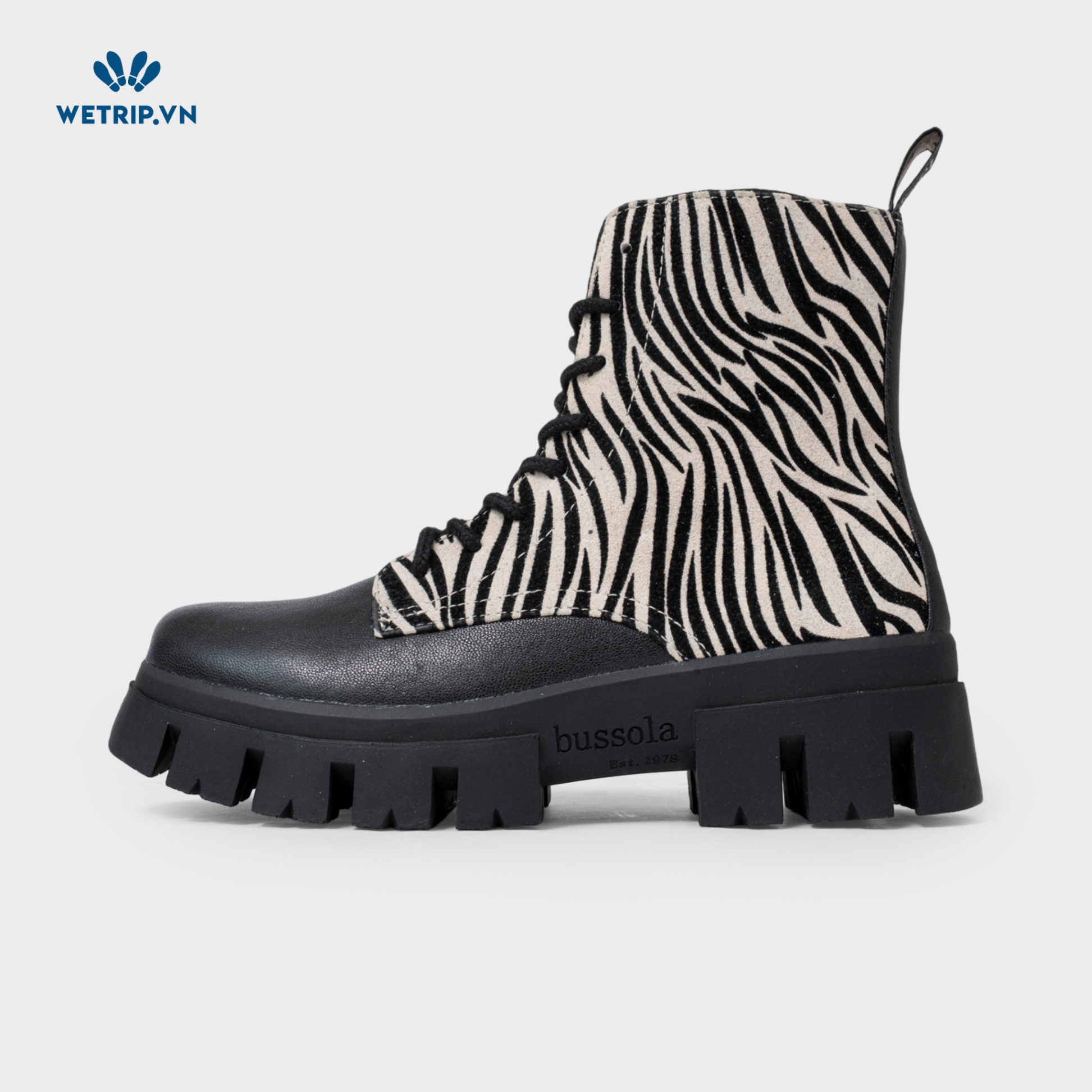 Boots Lửng Đế Bằng Bussola (Da-Đen văn trắng) Mã BL-DB-BSL-105-G