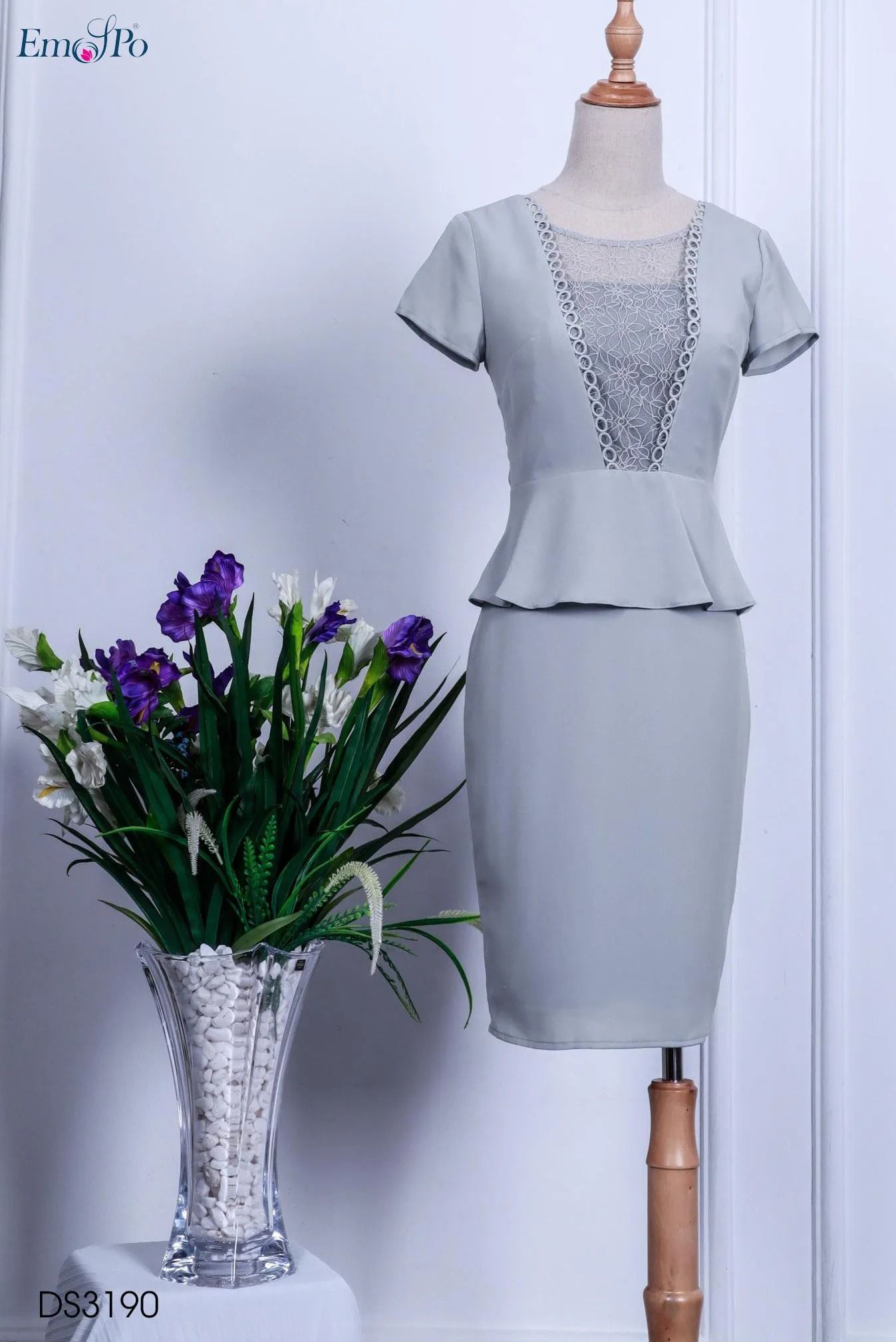 Đầm ôm phối zen hình V trước ngực, peplum đính eo