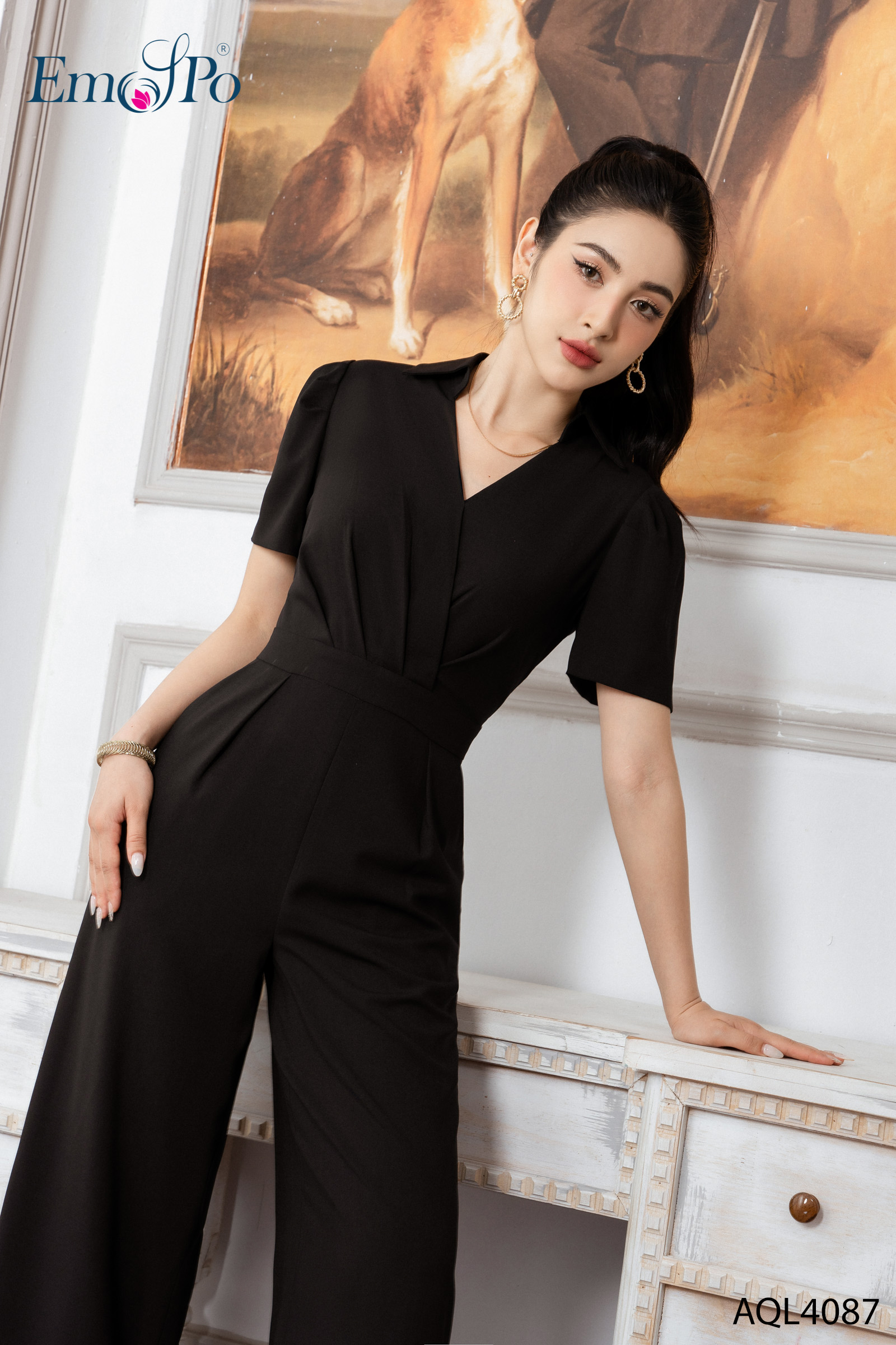 Jumpsuit cổ bẻ tim xếp ly