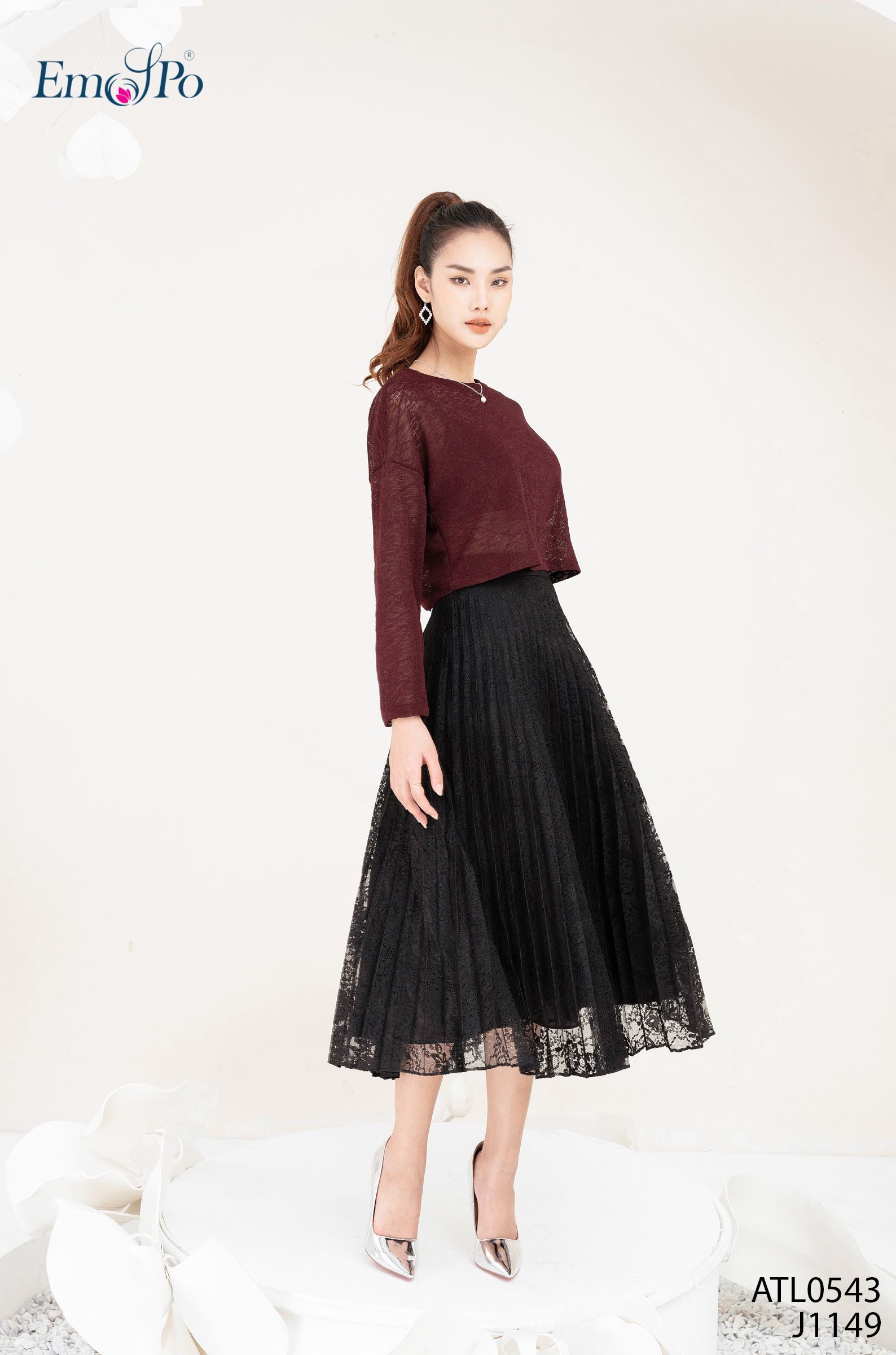 Áo thun nữ cồ tròn, dáng croptop, phối áo dây liền trong