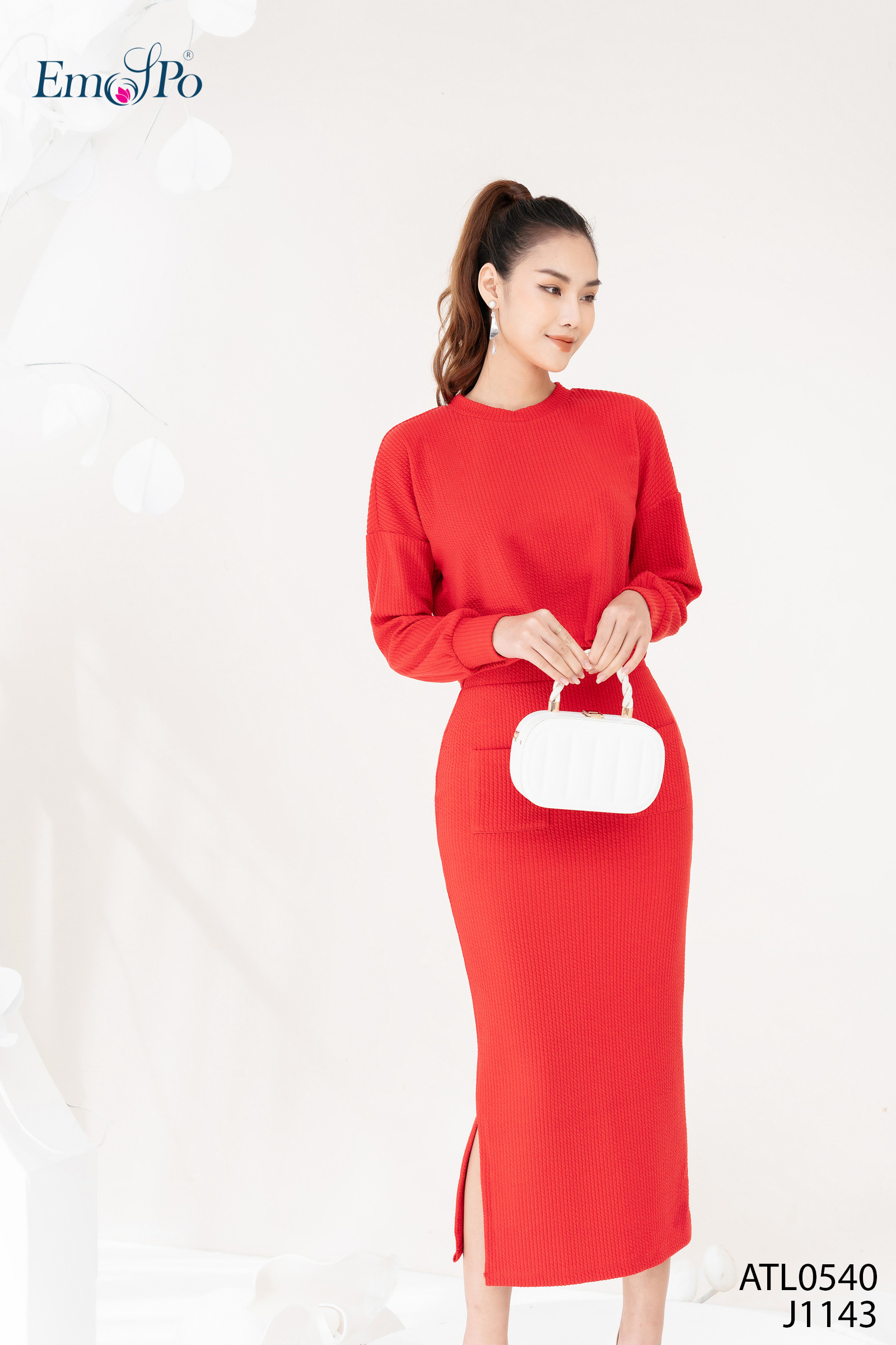 Áo thun dáng croptop, tay bo, đi bộ J1143