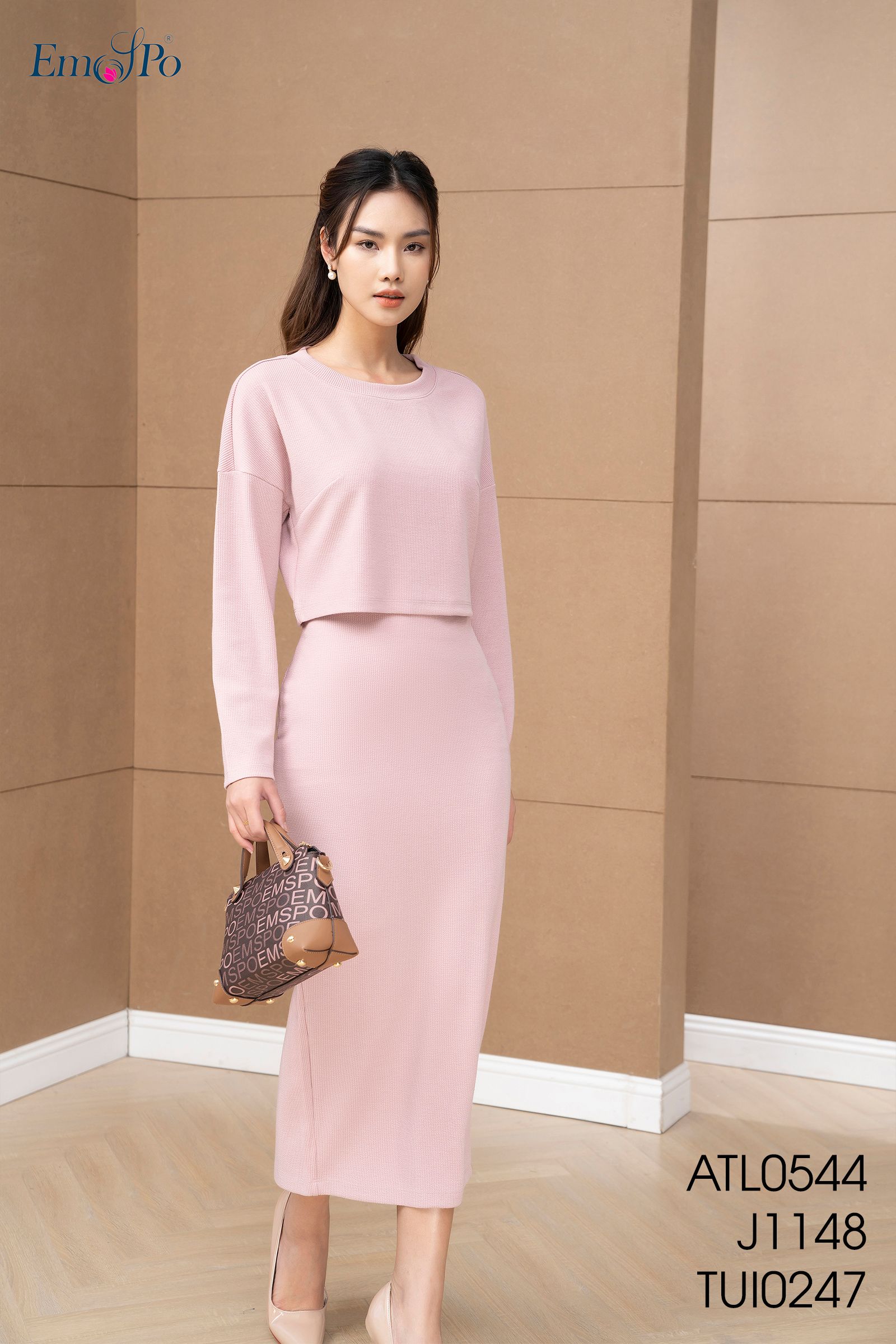 Áo thun cổ tròn, dáng croptop, đi bộ J1148