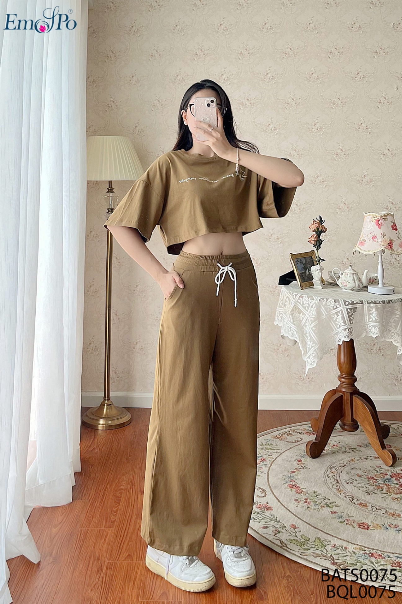 Áo thun dáng croptop, in chữ trước ngực, đi bộ BQL0075