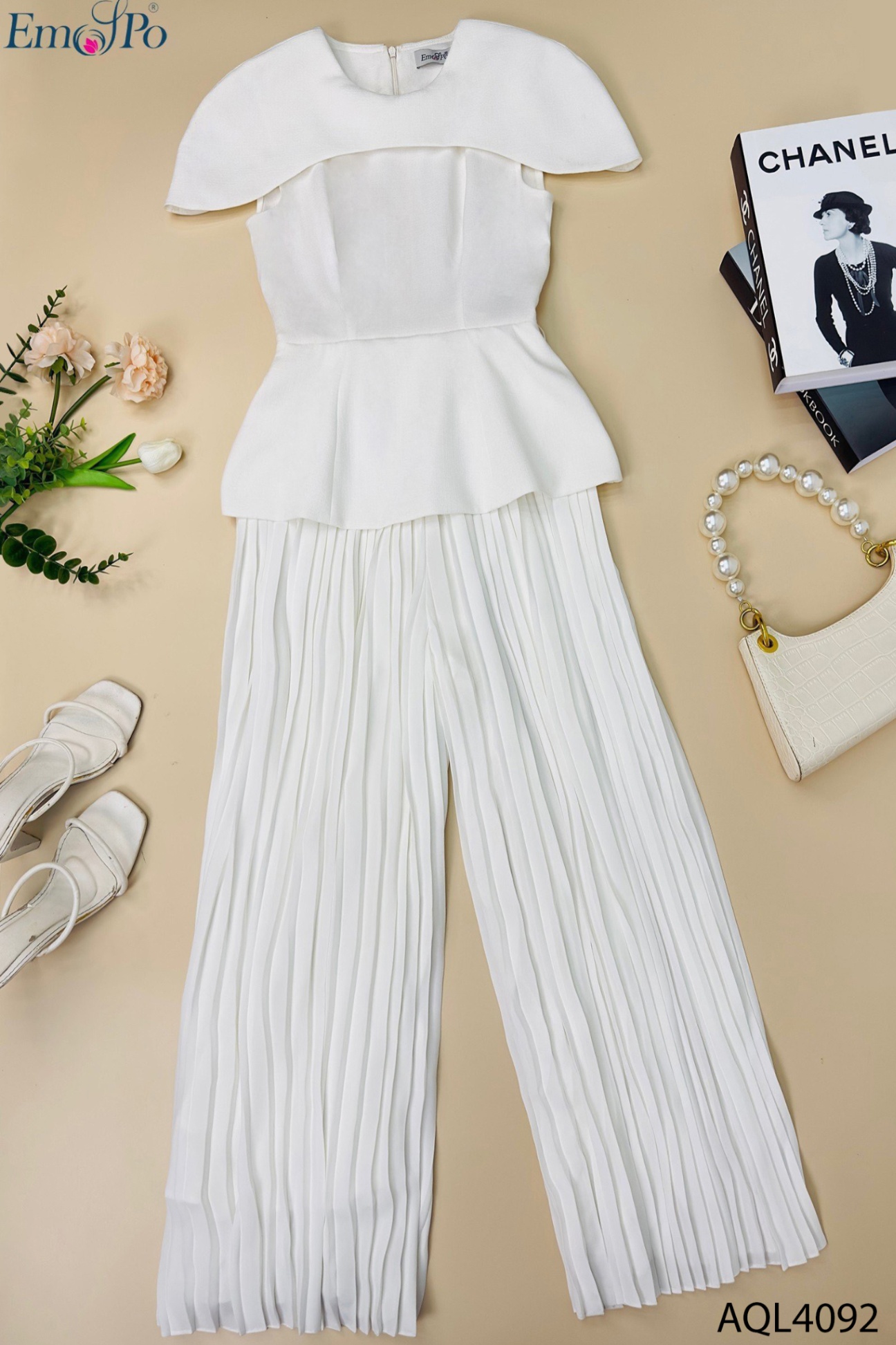 Jumpsuit dáng peplum, quần loe dập ly, đai rời