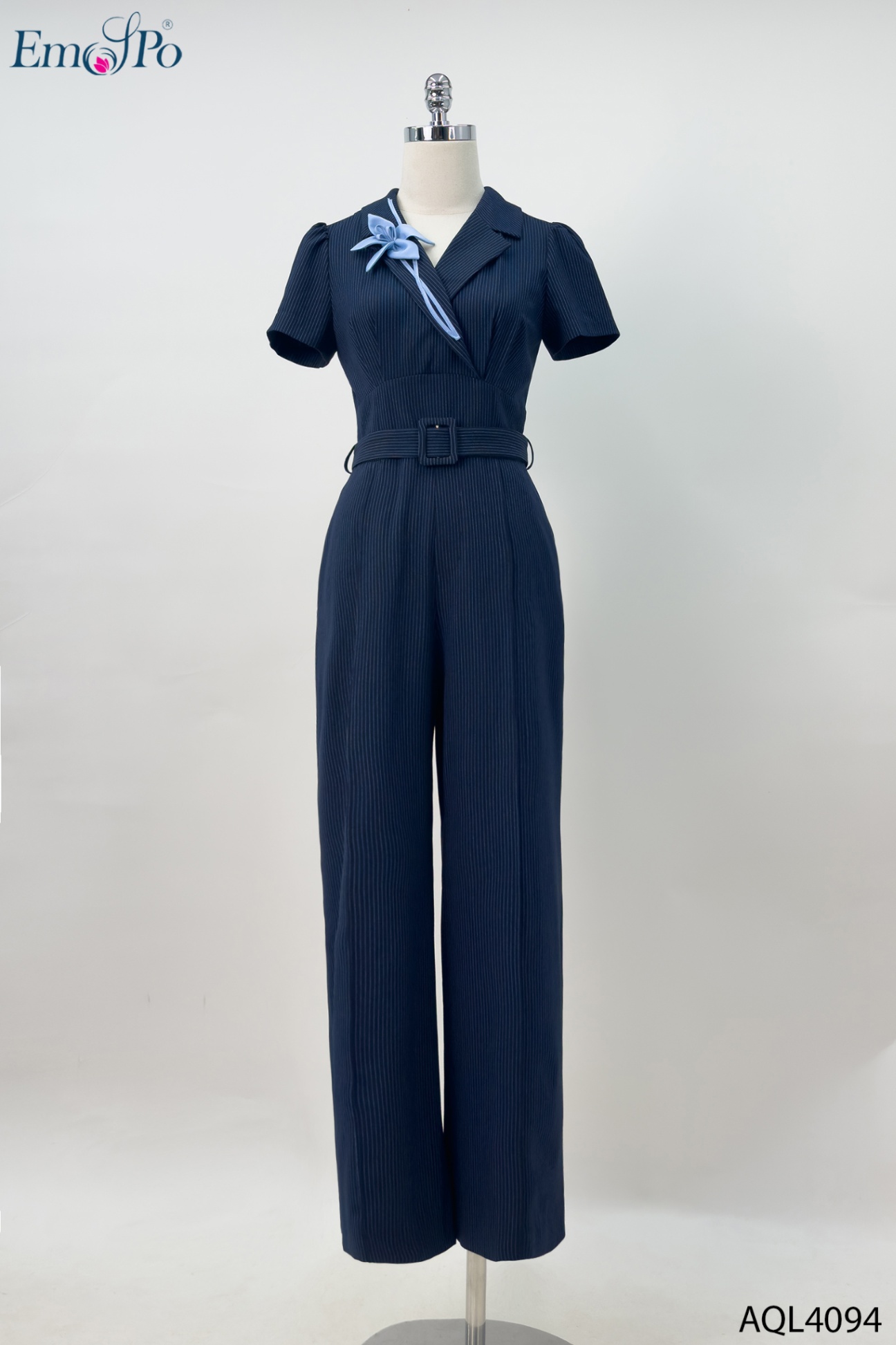 Jumpsuit cổ bẻ ve đính hoa, can eo, đai rời