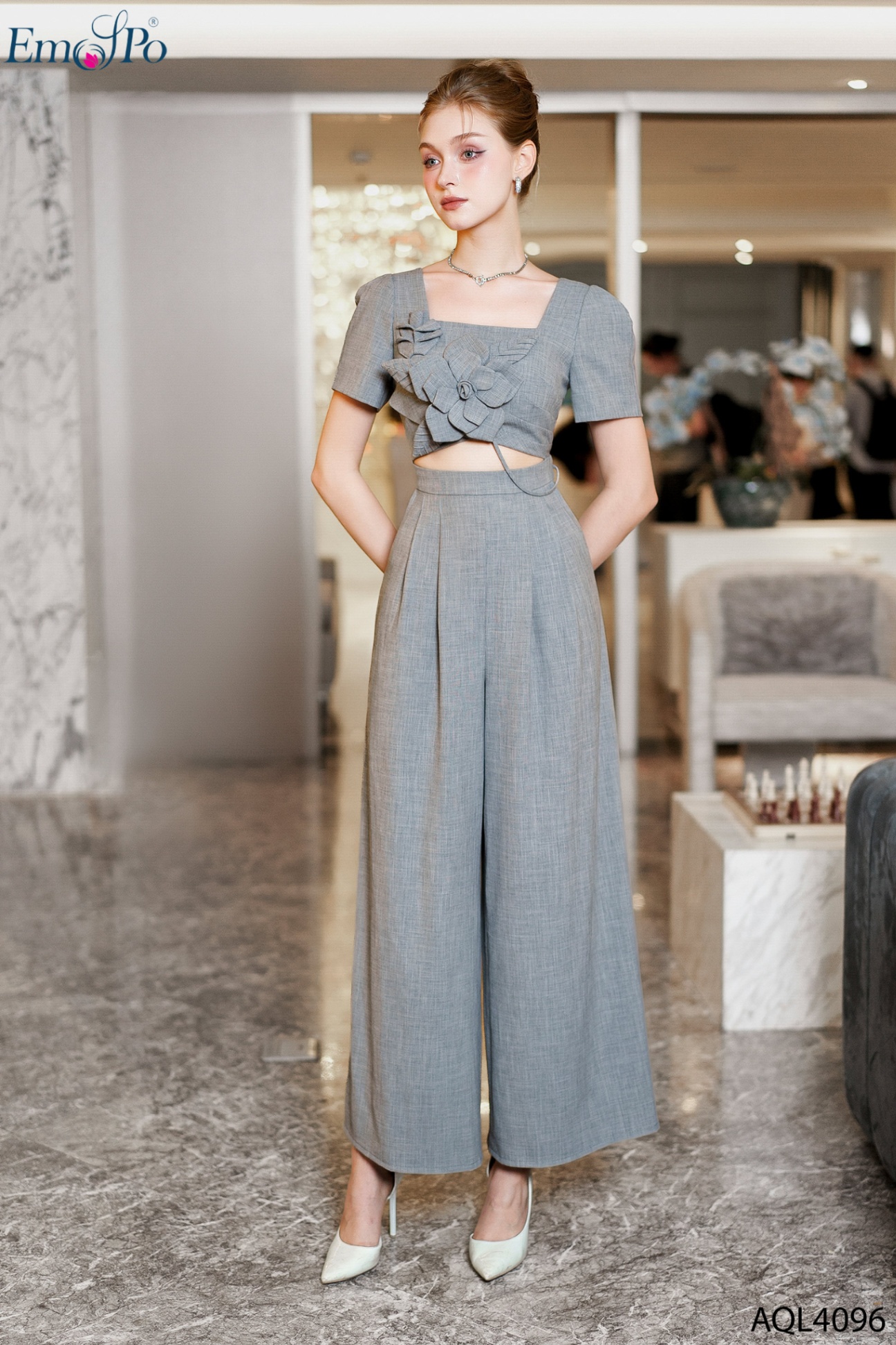 Jumpsuit cổ vuông, trang trí đính hoa, khoét bụng - Nâu - S