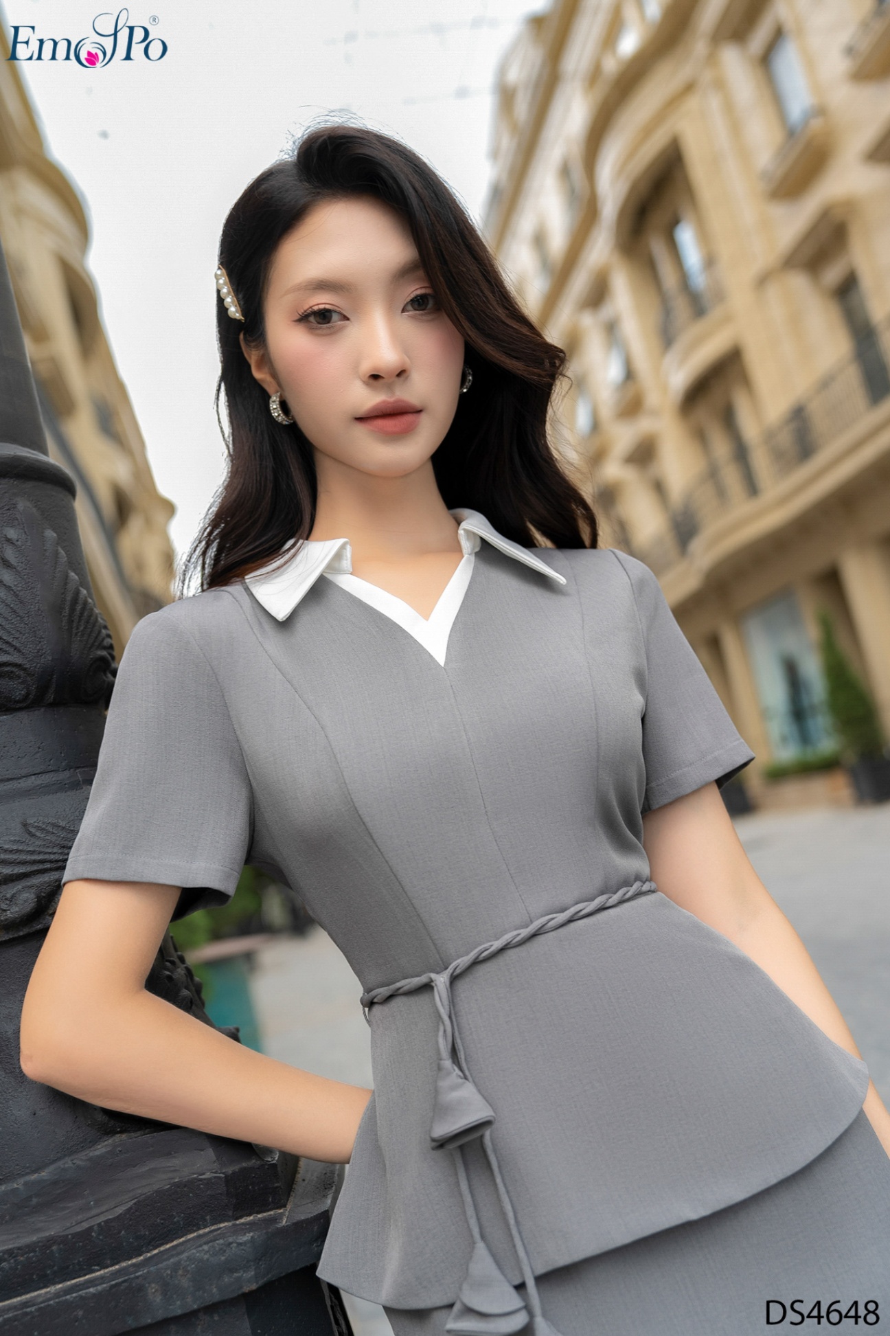 Đầm ôm dáng peplum, cổ bẻ phối màu, đai hoa rời