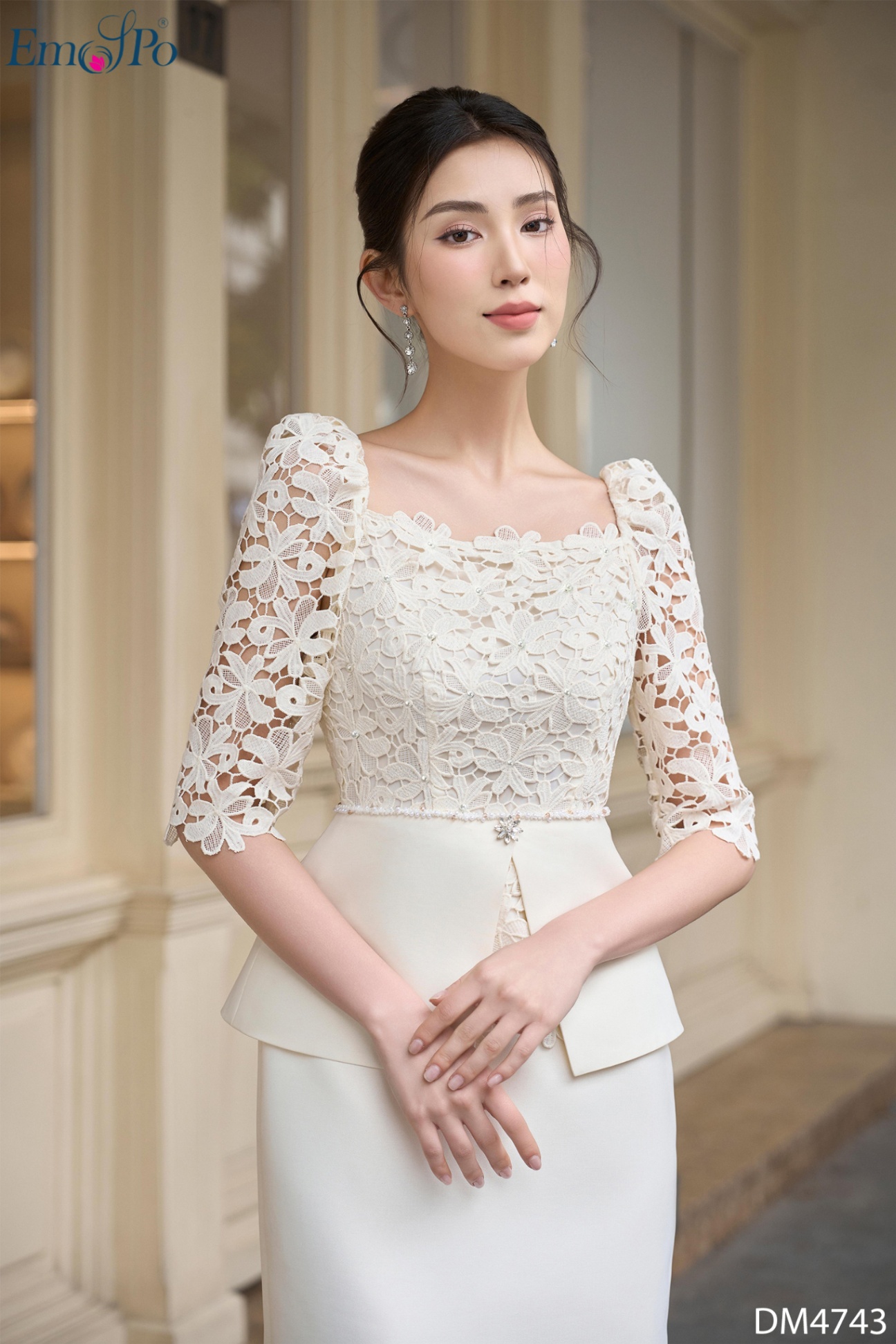 Đầm peplum phối ren đính ngọc trai, cổ vuông, tà bong eo đính đá